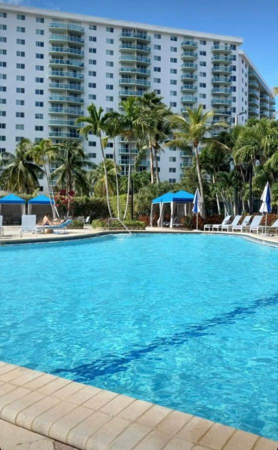 Zen Vacation Rentals Modern Penthouse Across Ocean Маями Бийч Екстериор снимка