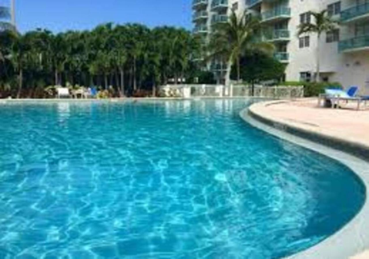 Zen Vacation Rentals Modern Penthouse Across Ocean Маями Бийч Екстериор снимка