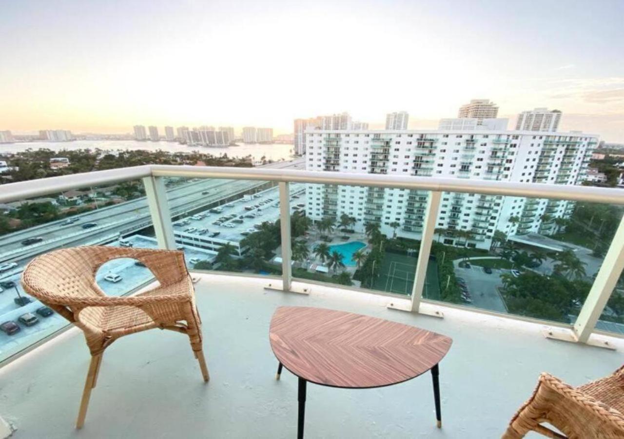 Zen Vacation Rentals Modern Penthouse Across Ocean Маями Бийч Екстериор снимка